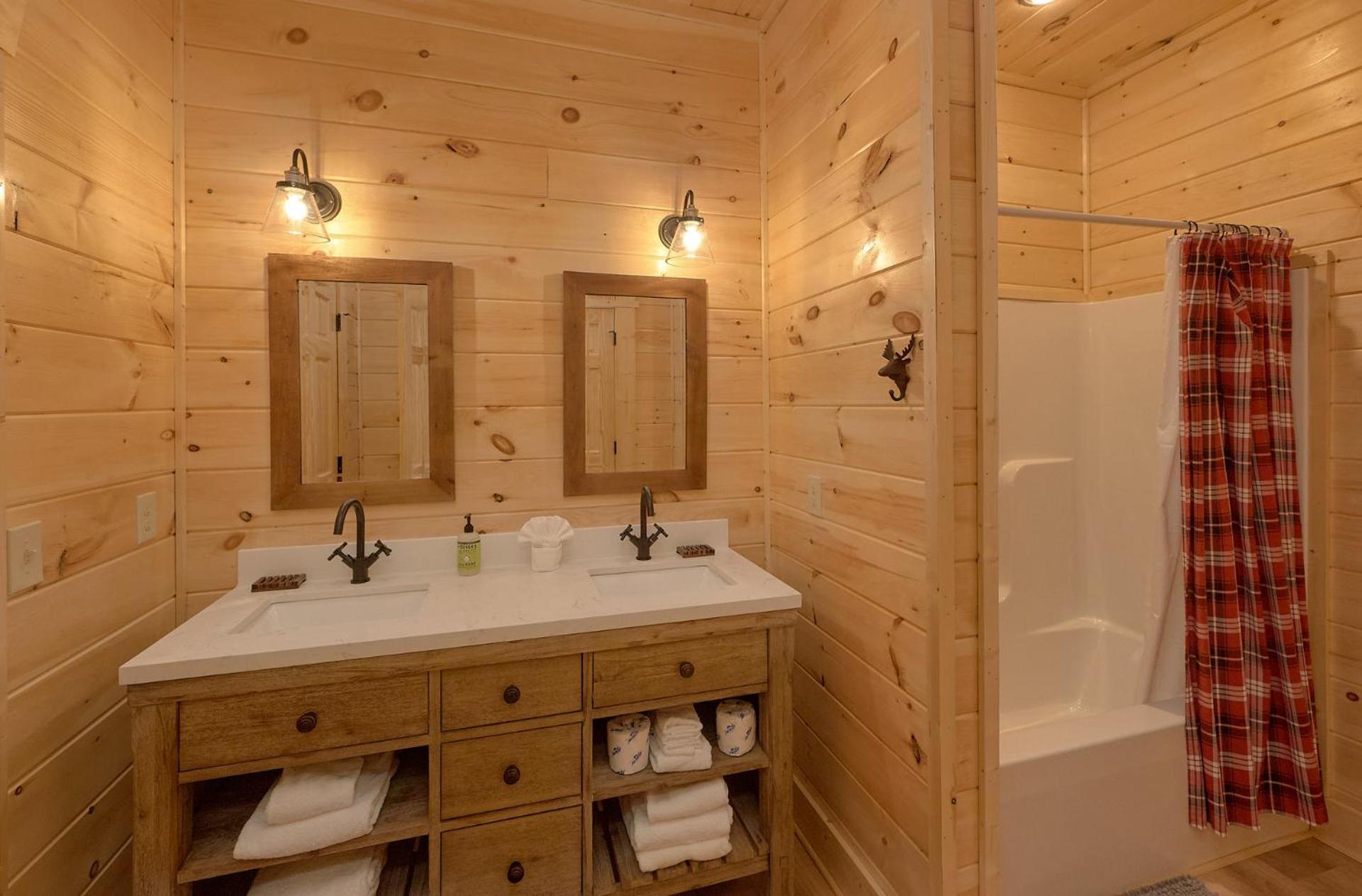 Misty Mountain Adventure Lodge 蓋特林堡 外观 照片